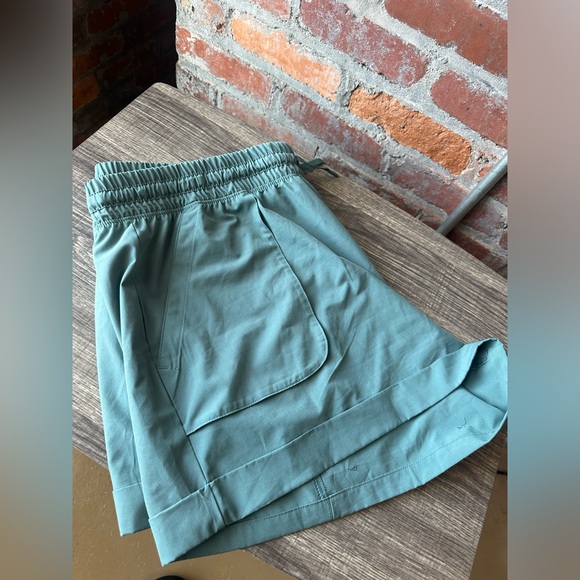 Avia Women's Woven Shorts with Porkchop Pockets, 3" Inseam, Sizes XXXL - Picture 5 of 10